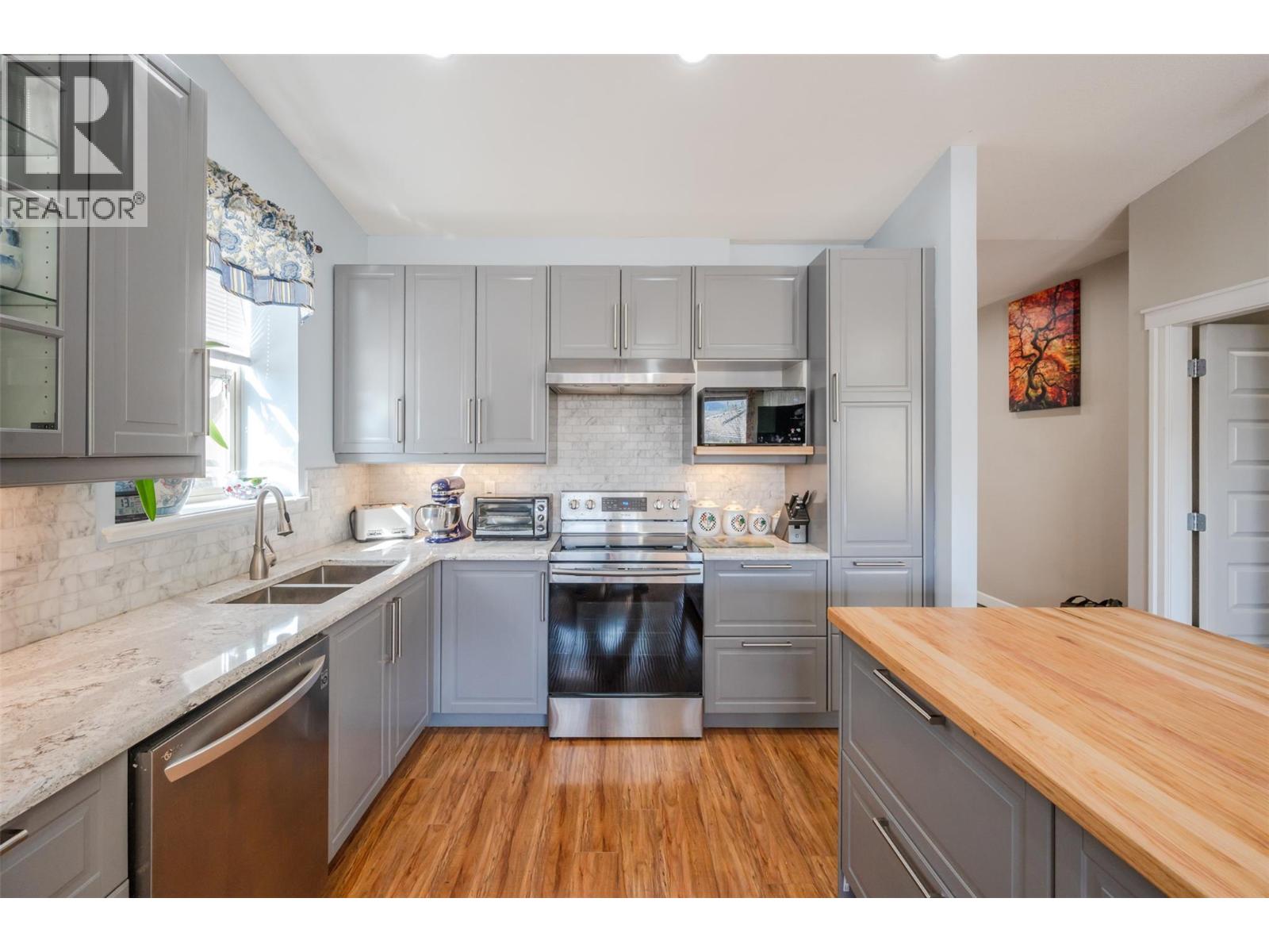 6865 MOUNTAINVIEW Drive, Oliver