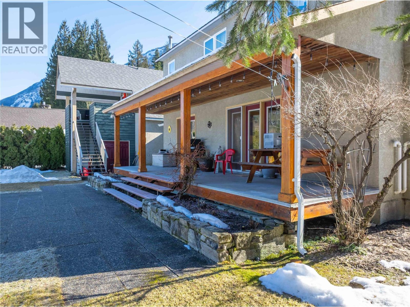  1820 Illecillewaet Road, Revelstoke