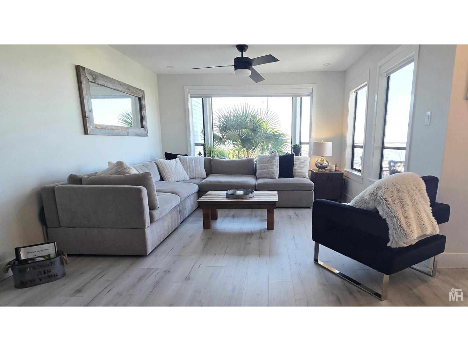 2 14985 VICTORIA AVENUE, White Rock