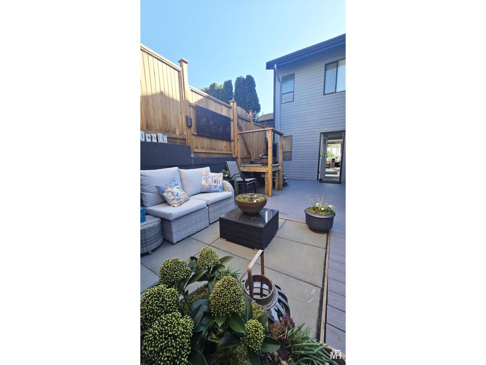 2 14985 VICTORIA AVENUE, White Rock