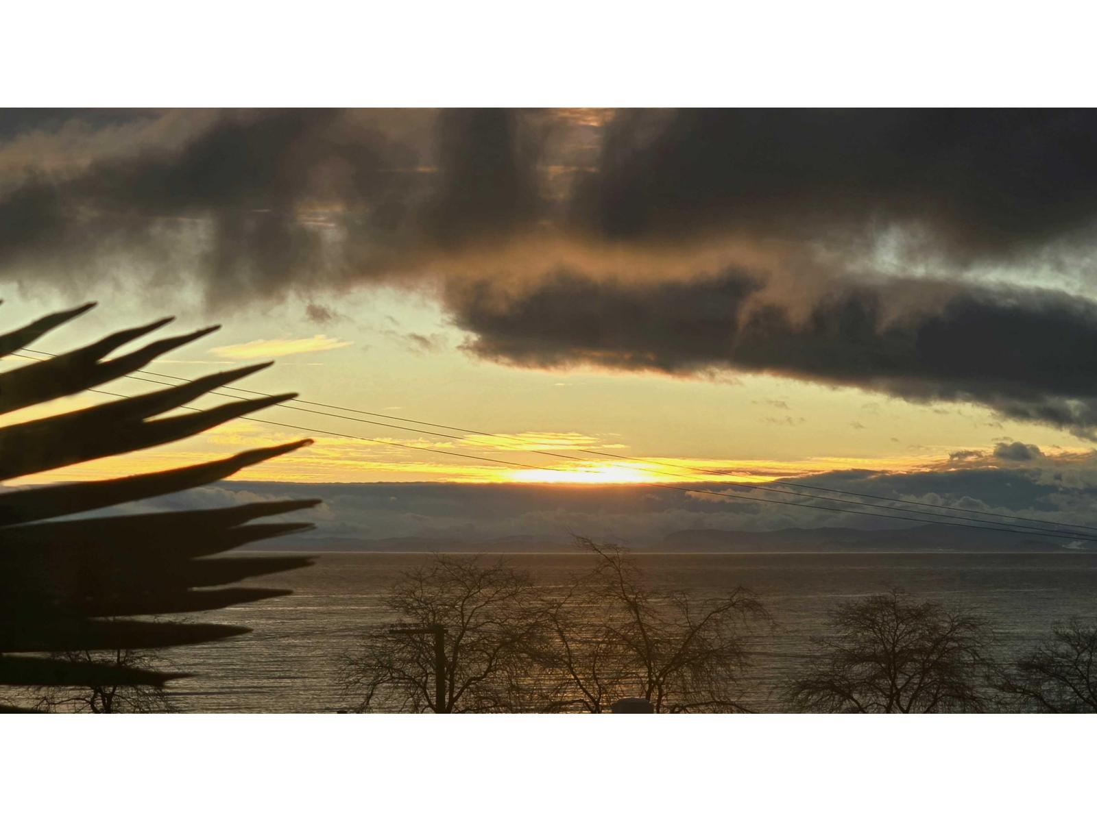 2 14985 VICTORIA AVENUE, White Rock