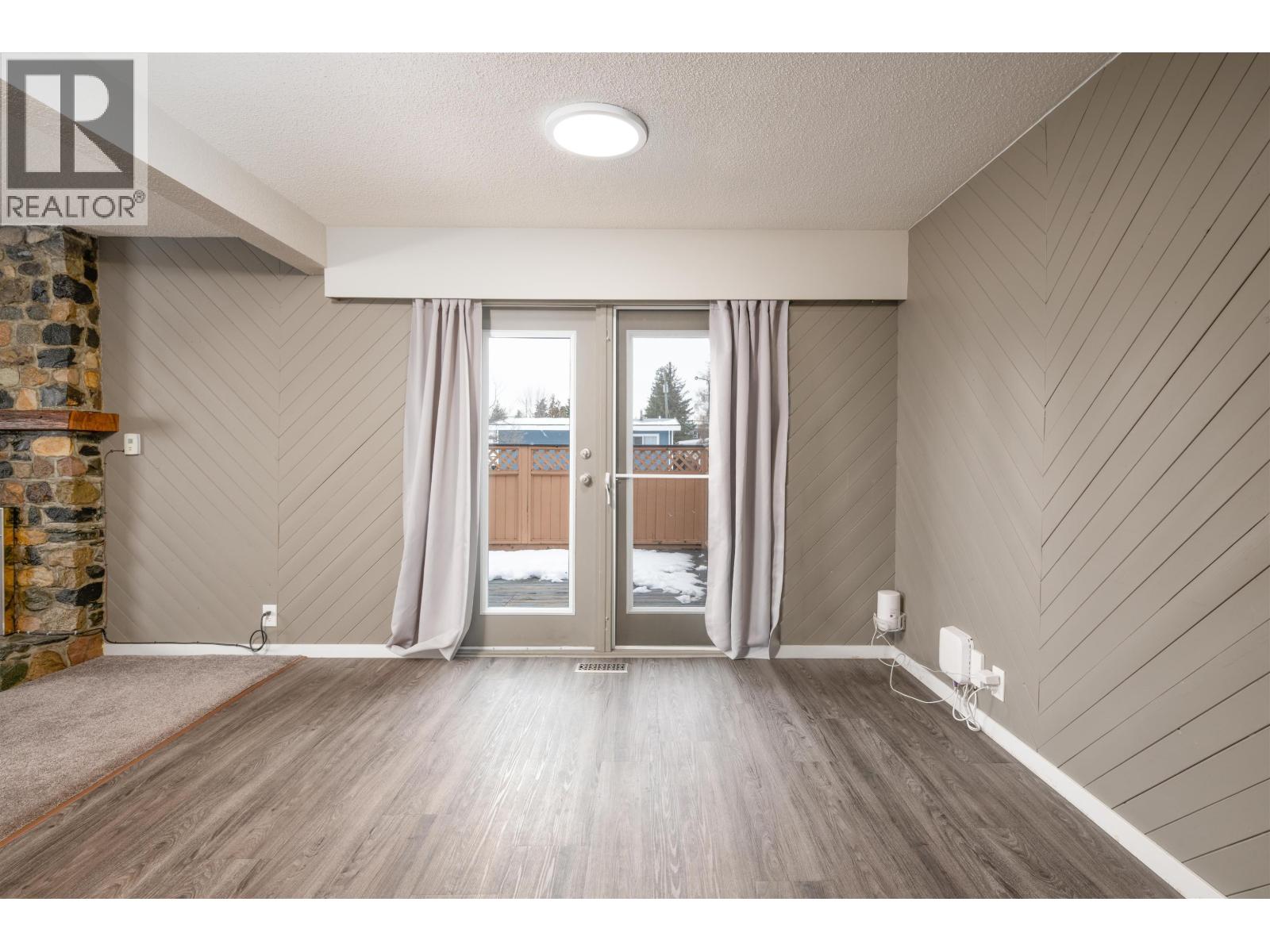 290 KELLY STREET - 10