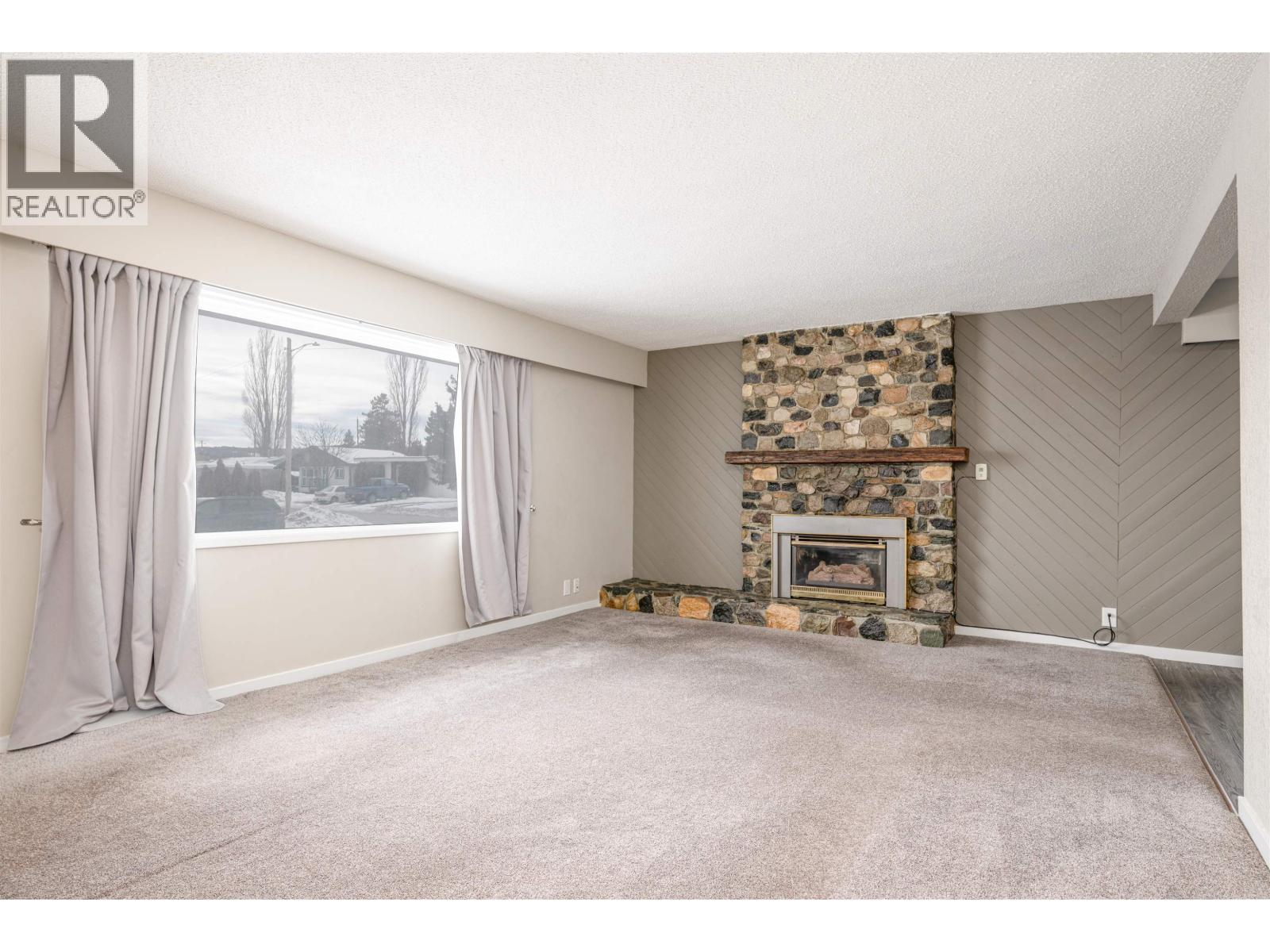 290 KELLY STREET - 11