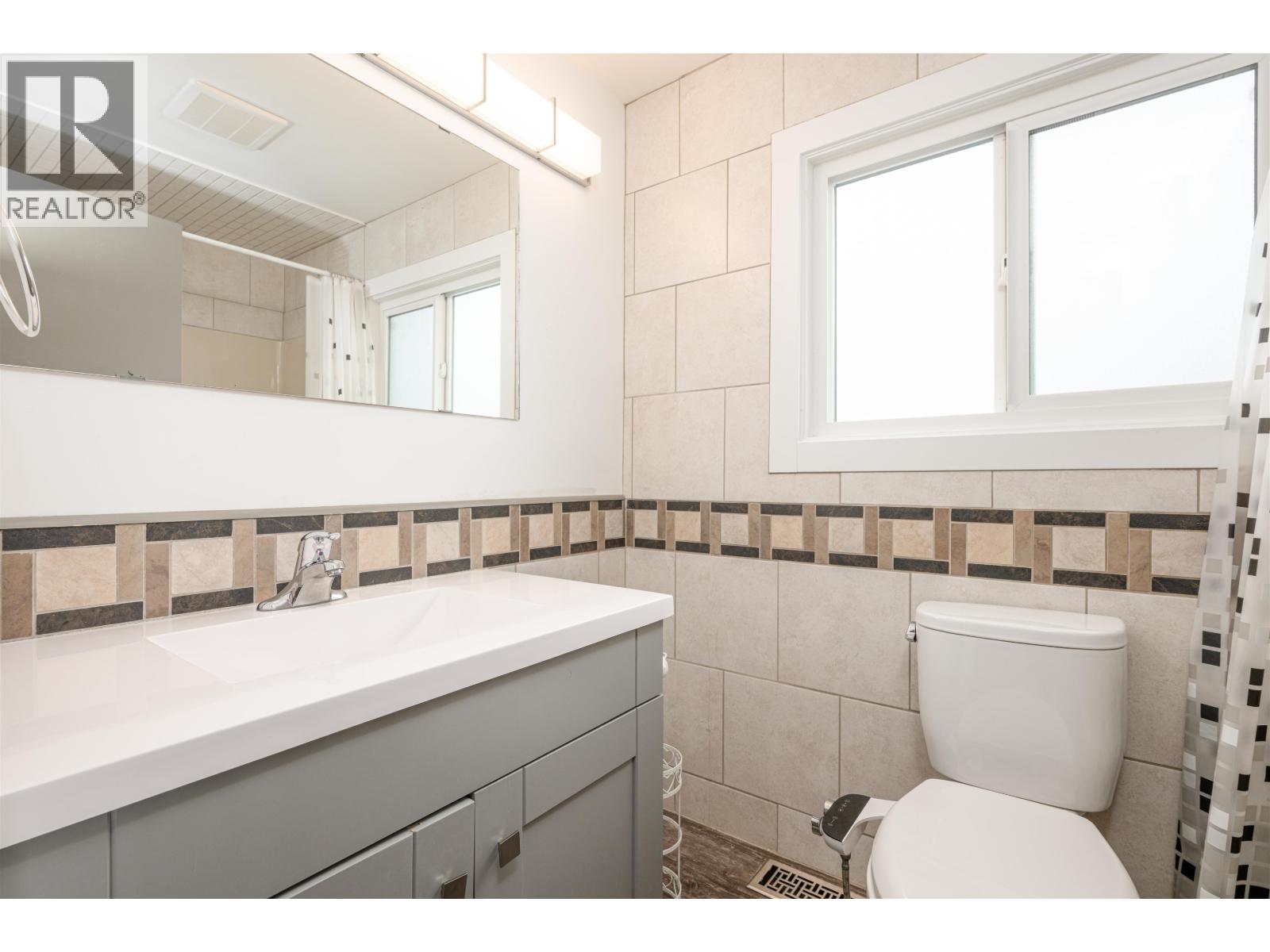 290 KELLY STREET - 19