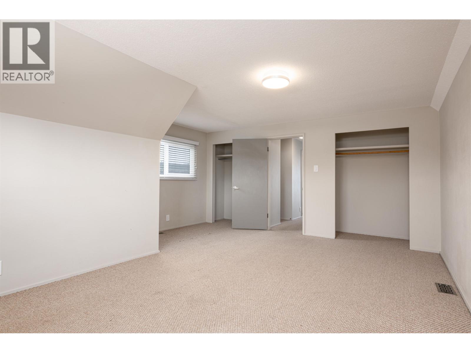 290 KELLY STREET - 21