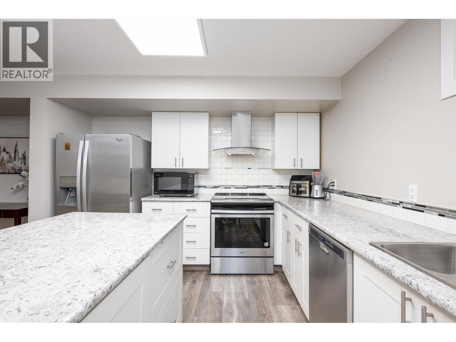 290 KELLY STREET - 22