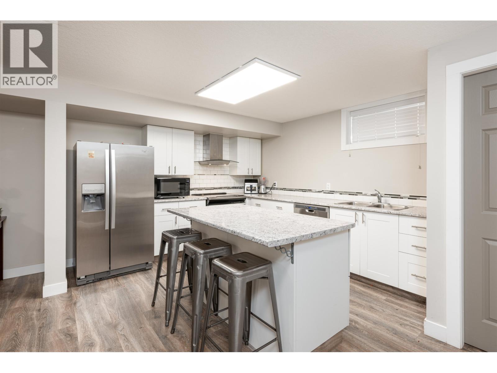 290 KELLY STREET - 24