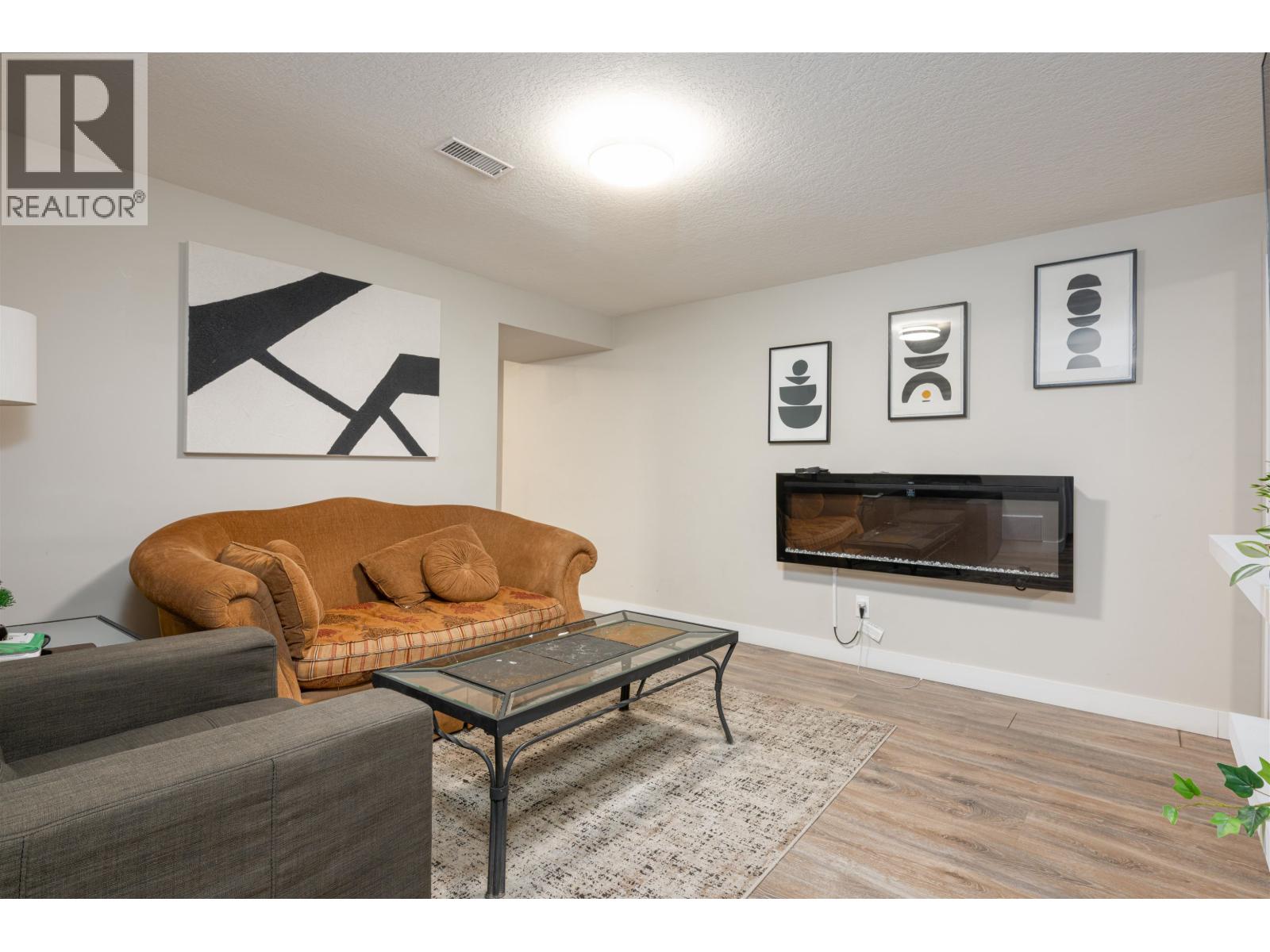 290 KELLY STREET - 30