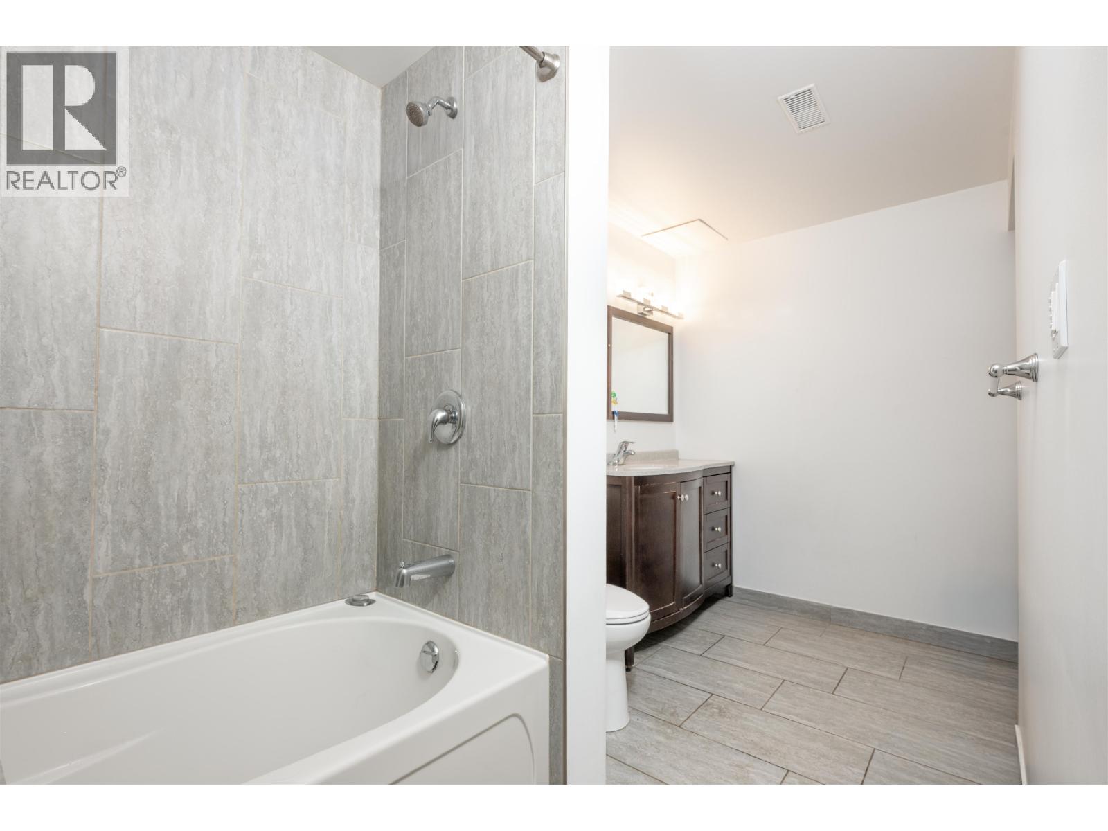 290 KELLY STREET - 31