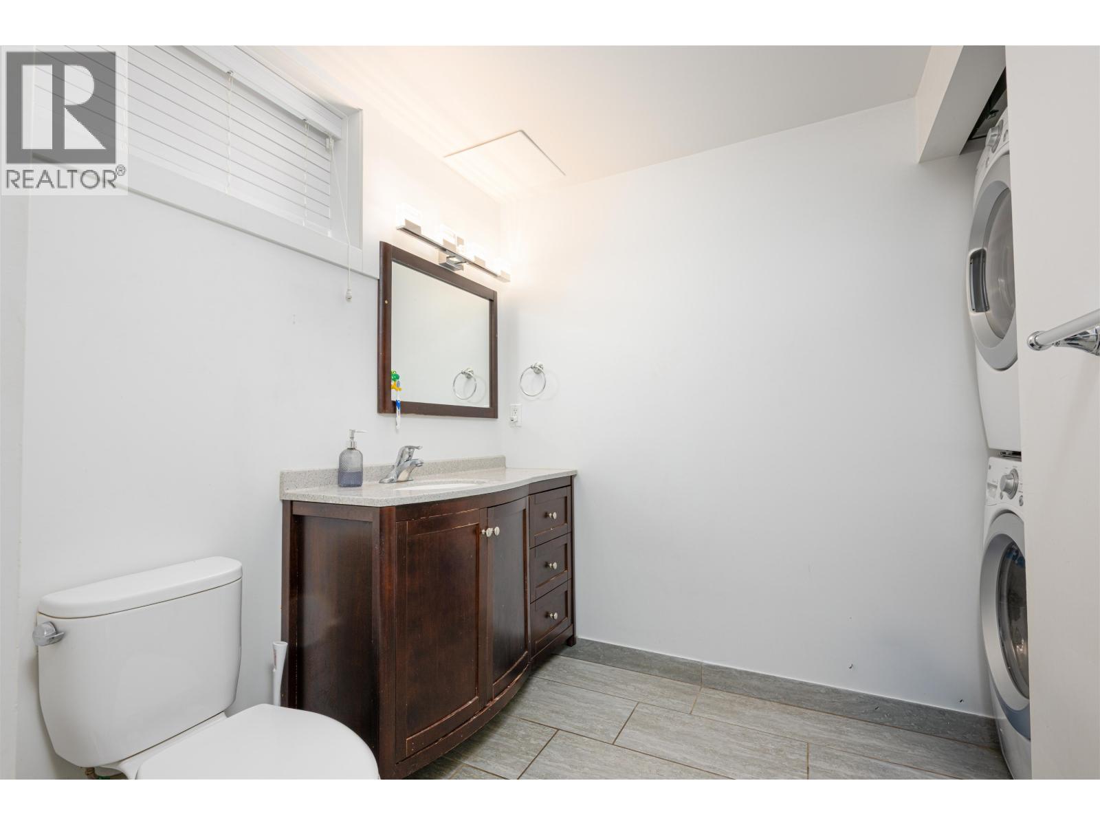 290 KELLY STREET - 32