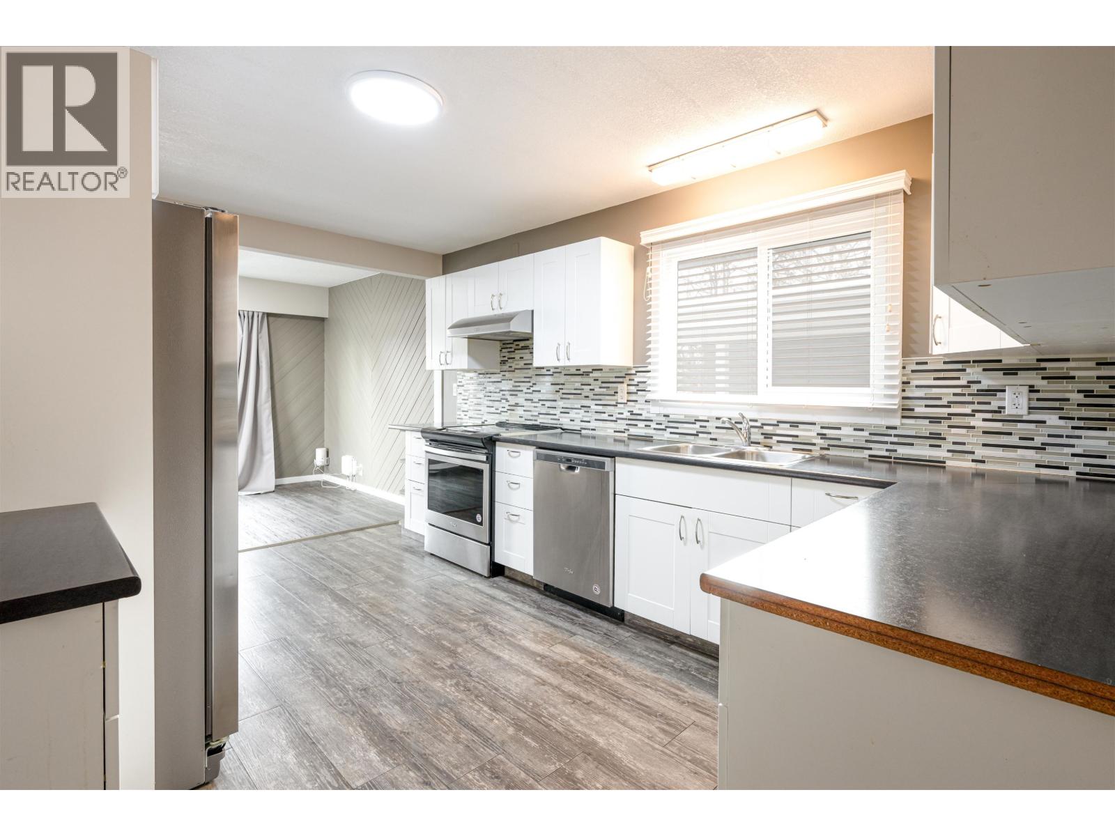 290 KELLY STREET - 8