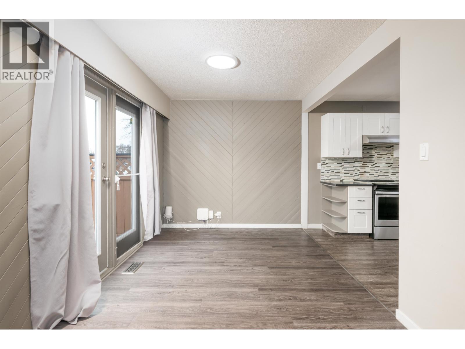 290 KELLY STREET - 9