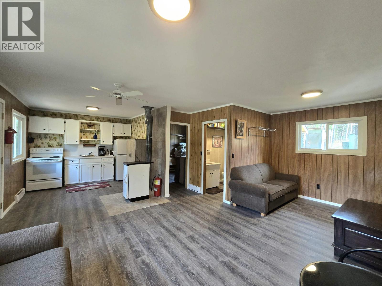 762 S GREEN LAKE ROAD, 100 Mile House