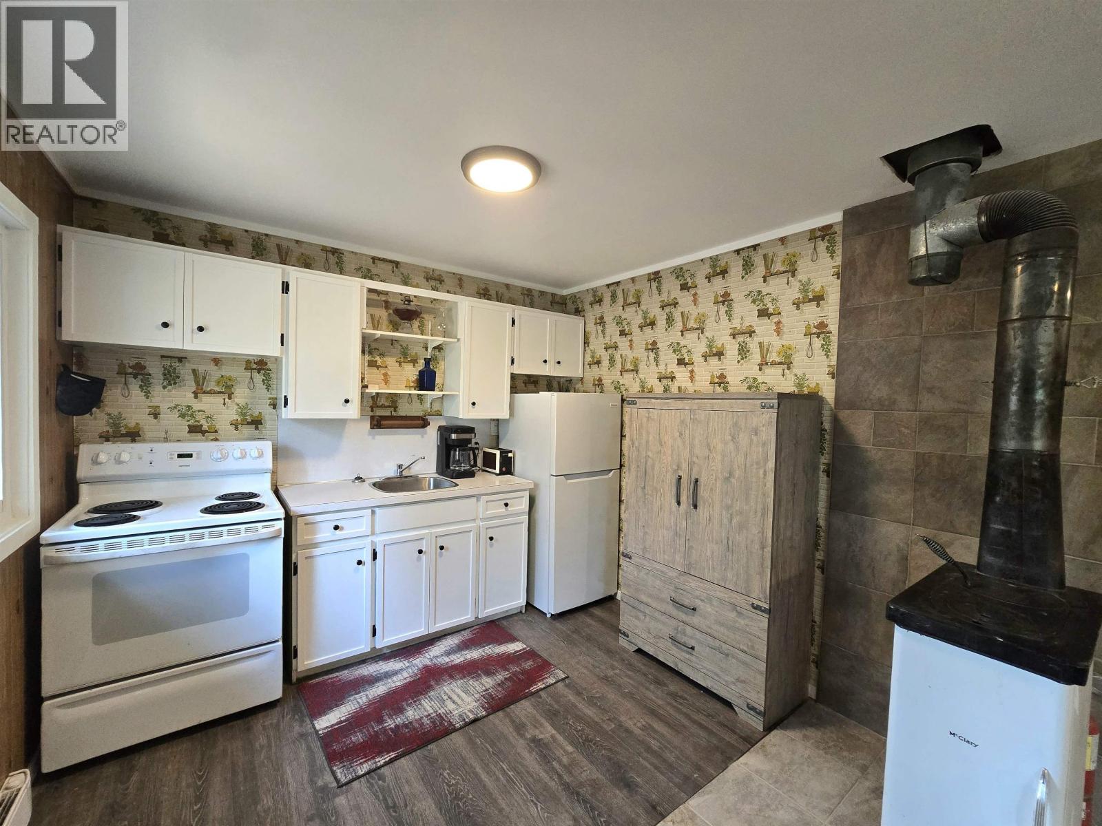 762 S GREEN LAKE ROAD, 100 Mile House