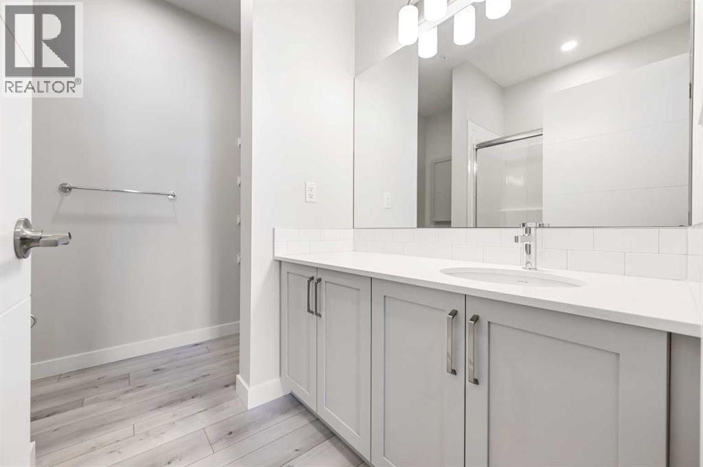 Single Family House for Sale in   Les Jardins Park SE Douglasdale/Glen Calgary 