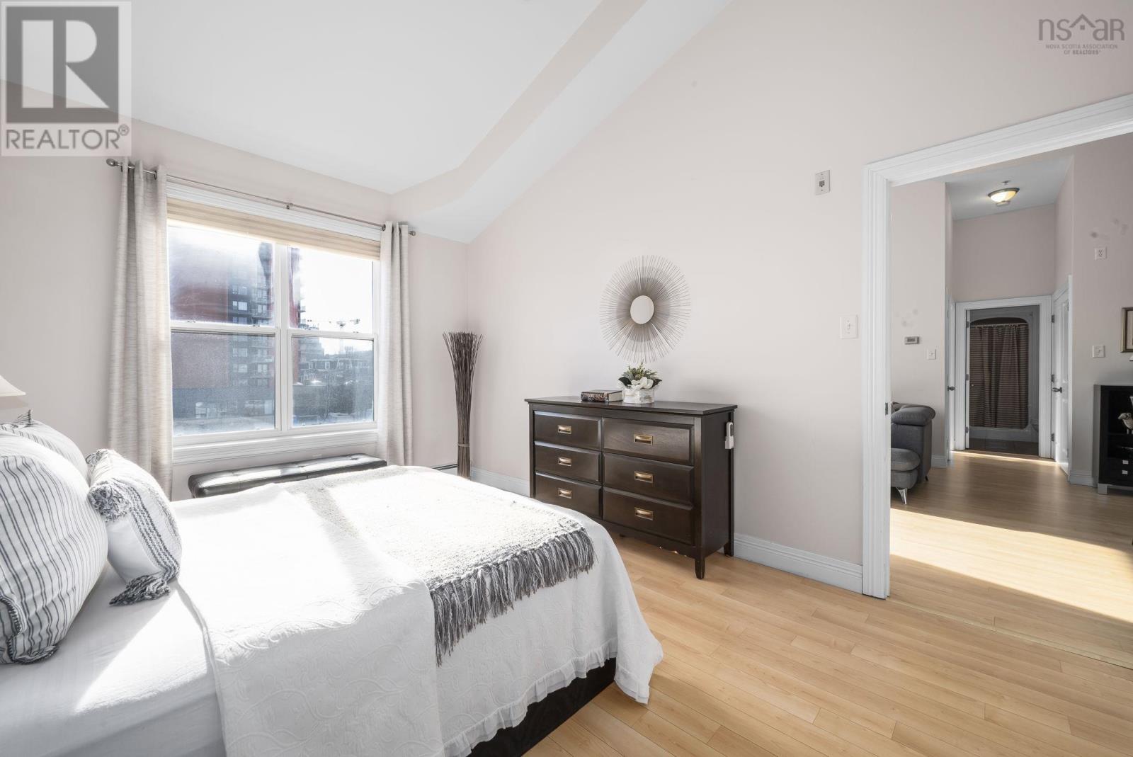 Property 24 of 49 of 402 171 Portland Street