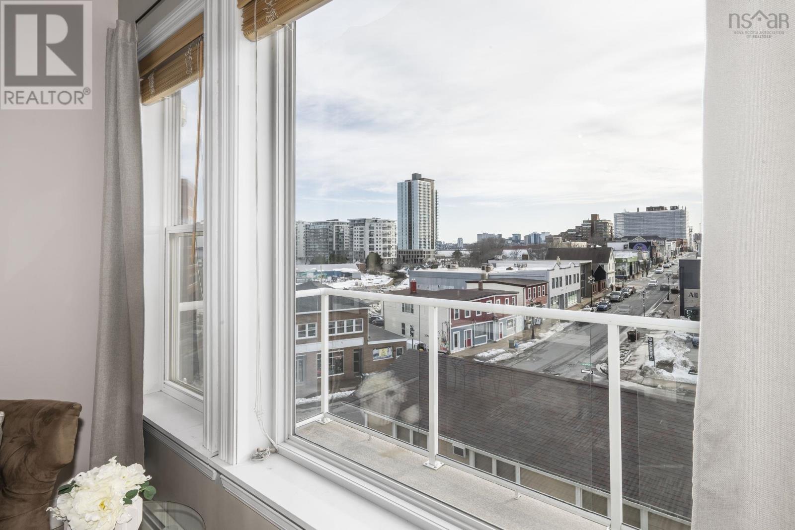 Property 32 of 49 of 402 171 Portland Street