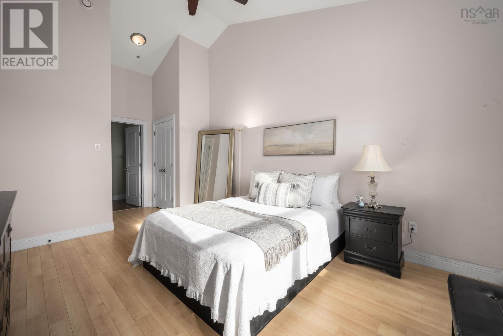 Property 25 of 49 of 402 171 Portland Street