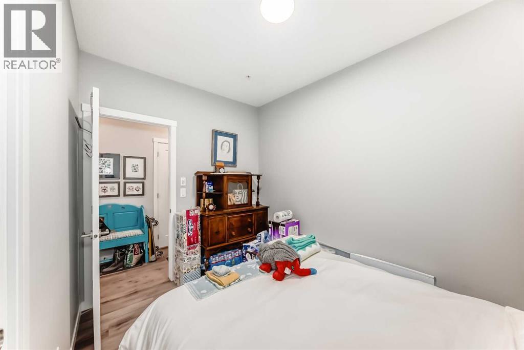 Single Family House for Sale in   Shawnee Square SW Shawnee Slopes Calgary 