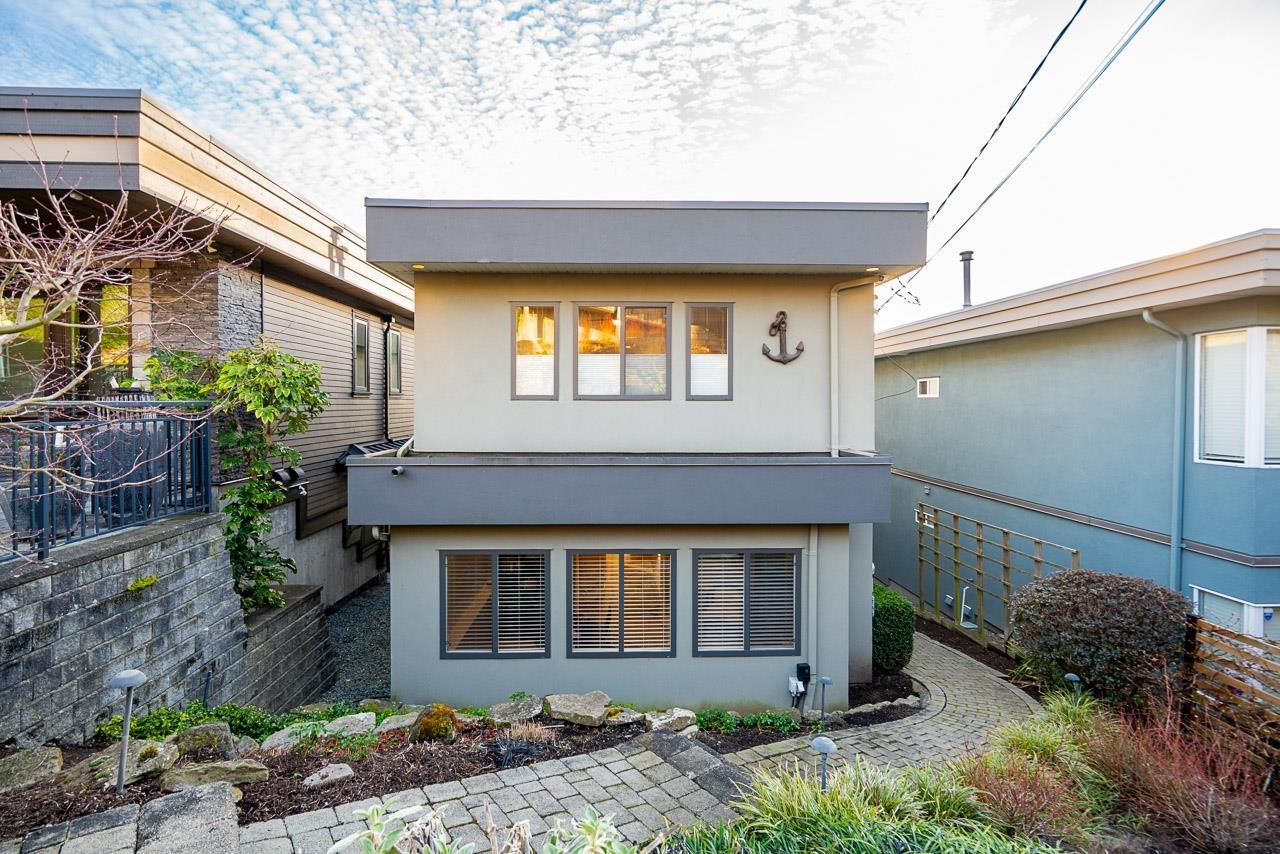 15118 VICTORIA AVENUE, White Rock