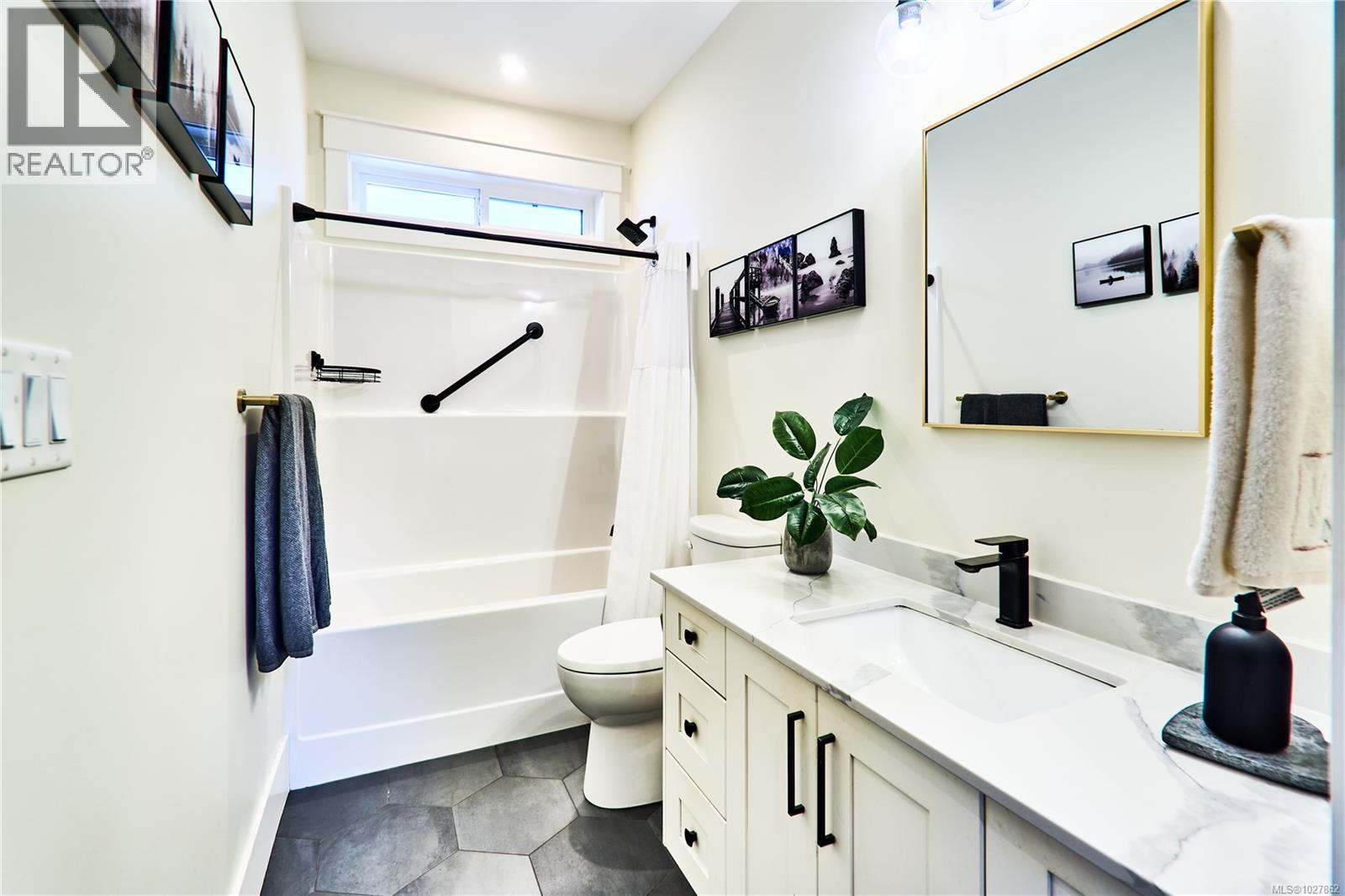 175 Cabot Crt, Parksville