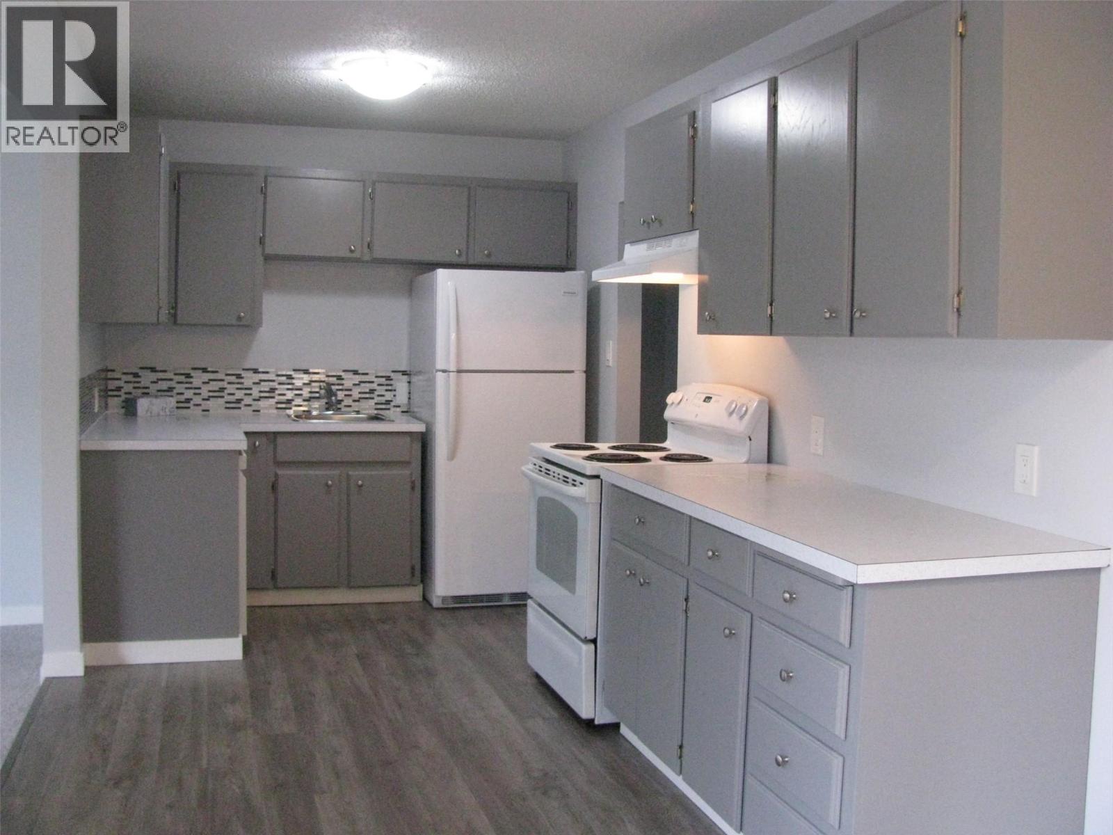 11018 VICTORIA Road S - 3