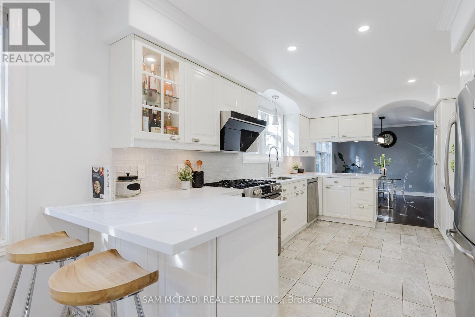 3325 LAKESHORE ROAD - 14