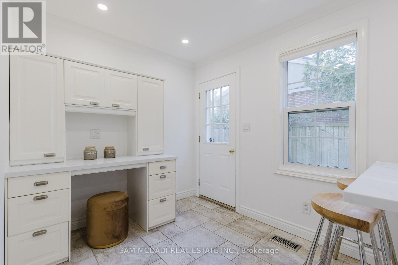3325 LAKESHORE ROAD - 15