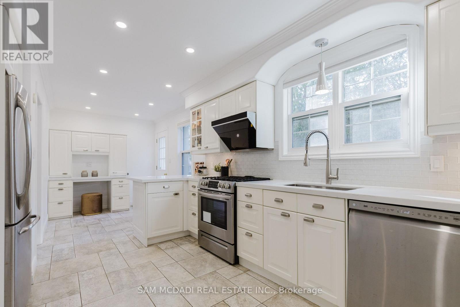 3325 LAKESHORE ROAD - 16