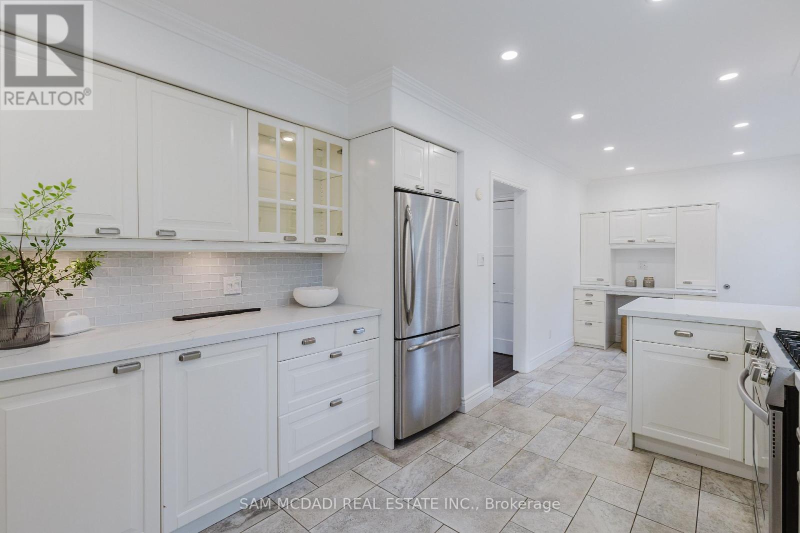 3325 LAKESHORE ROAD - 17