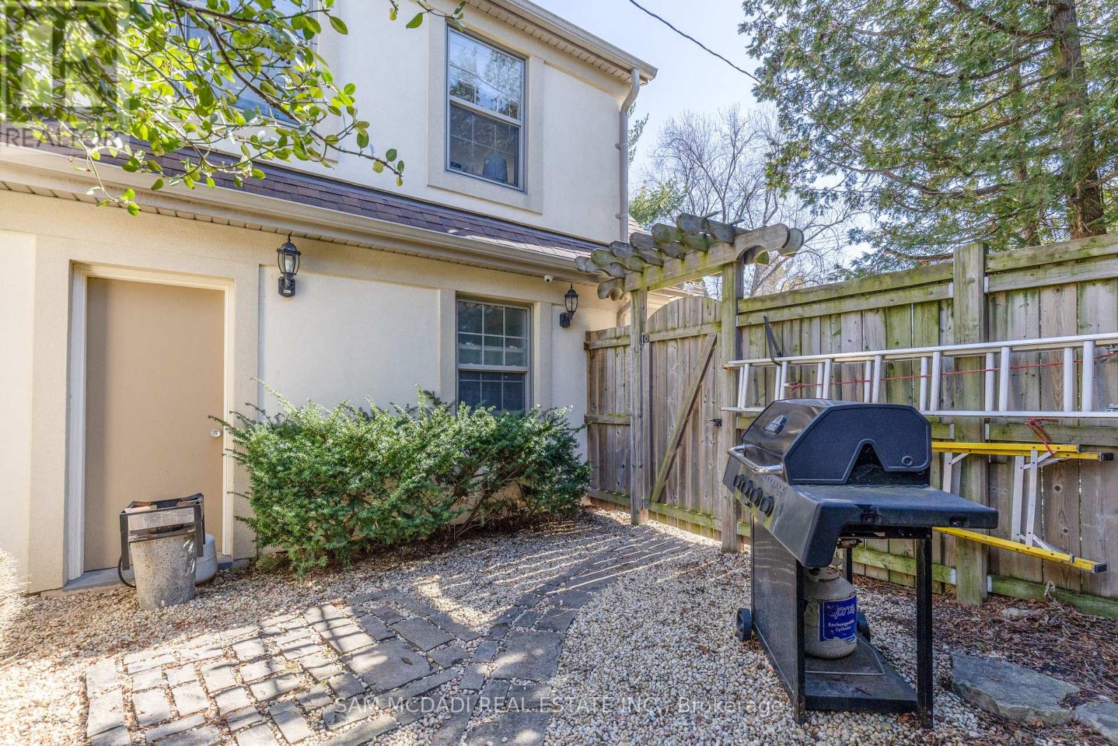3325 LAKESHORE ROAD - 37