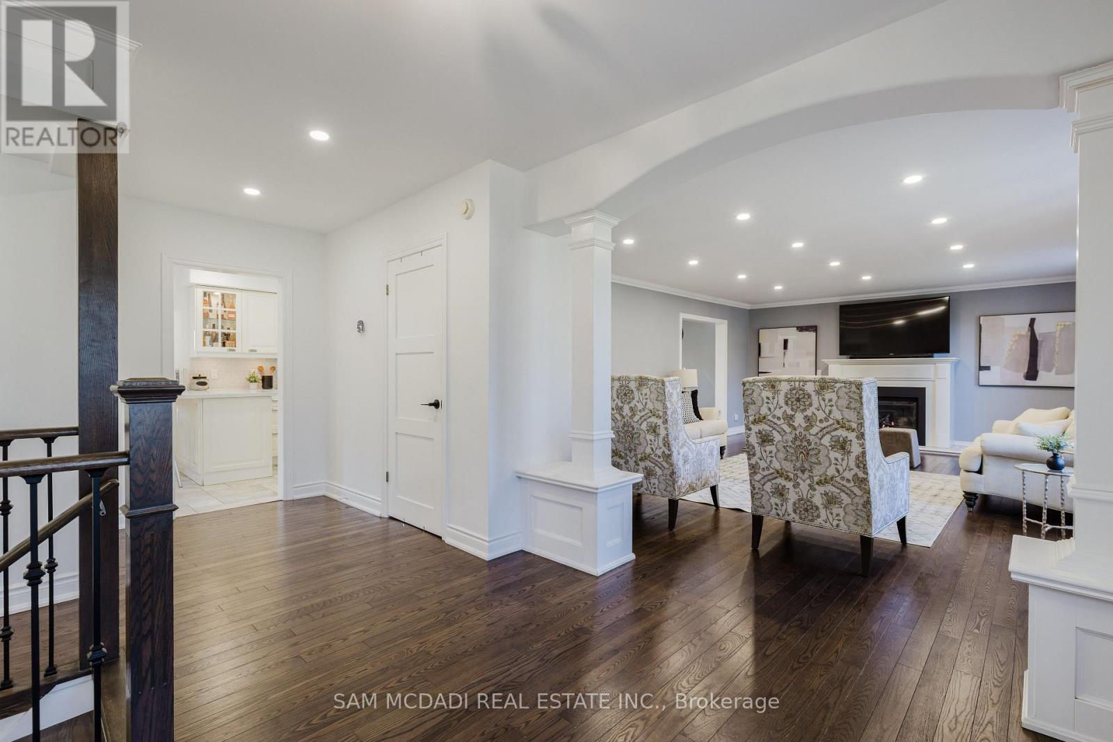 3325 LAKESHORE ROAD - 6
