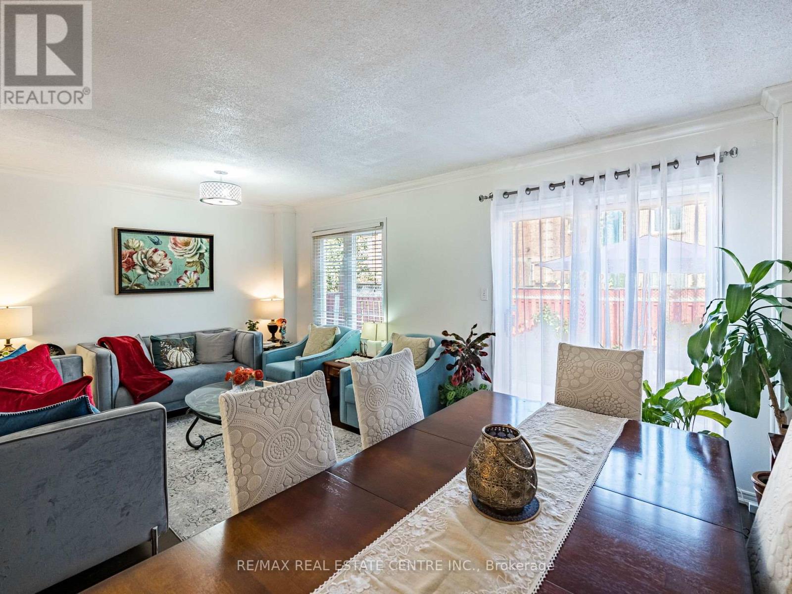 100 WHITE TAIL CRESCENT - 13