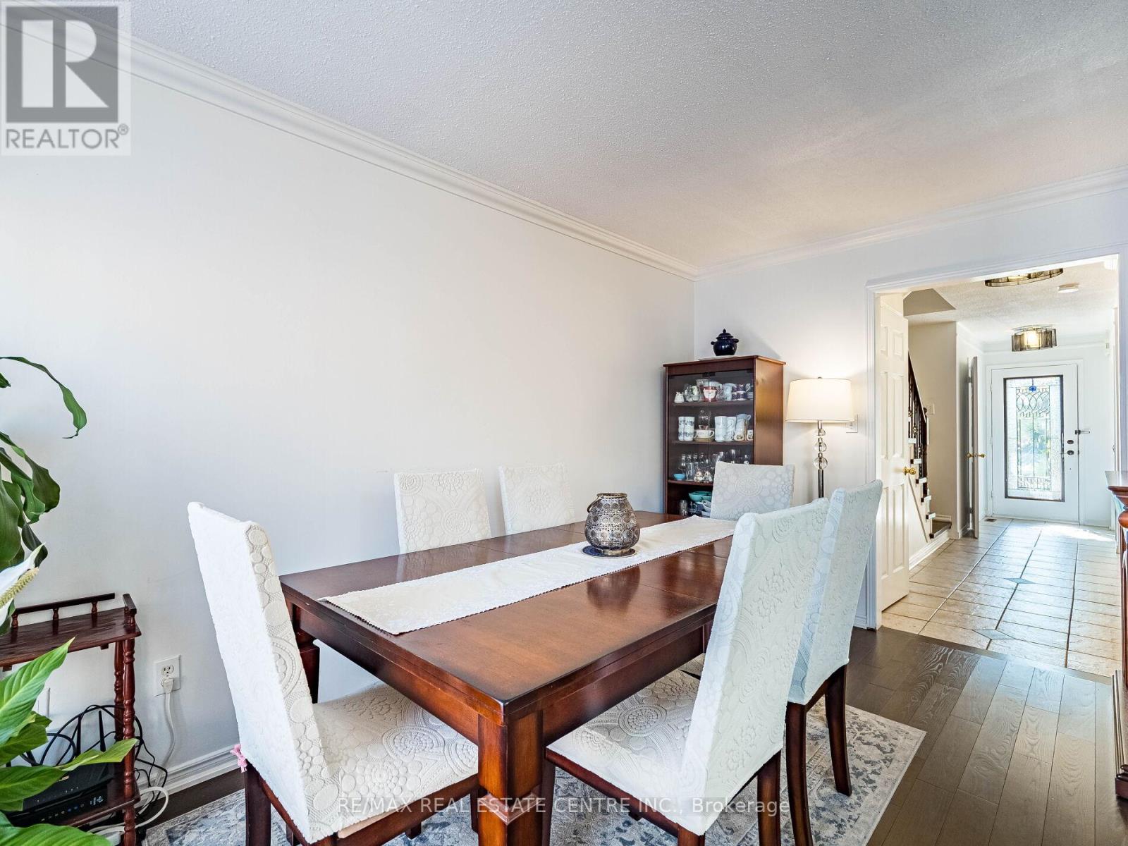 100 WHITE TAIL CRESCENT - 14