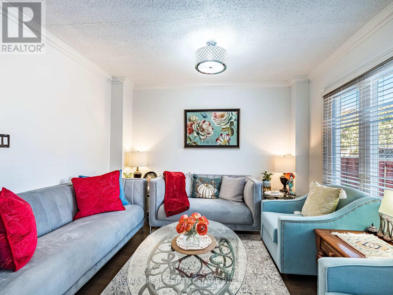 100 WHITE TAIL CRESCENT - 16