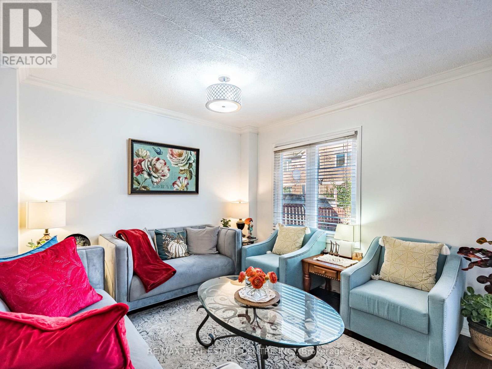 100 WHITE TAIL CRESCENT - 17