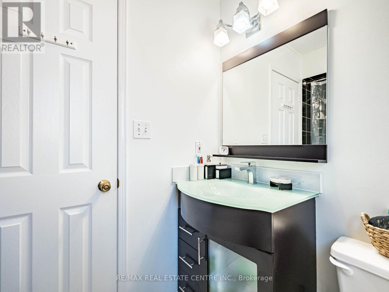 100 WHITE TAIL CRESCENT - 24