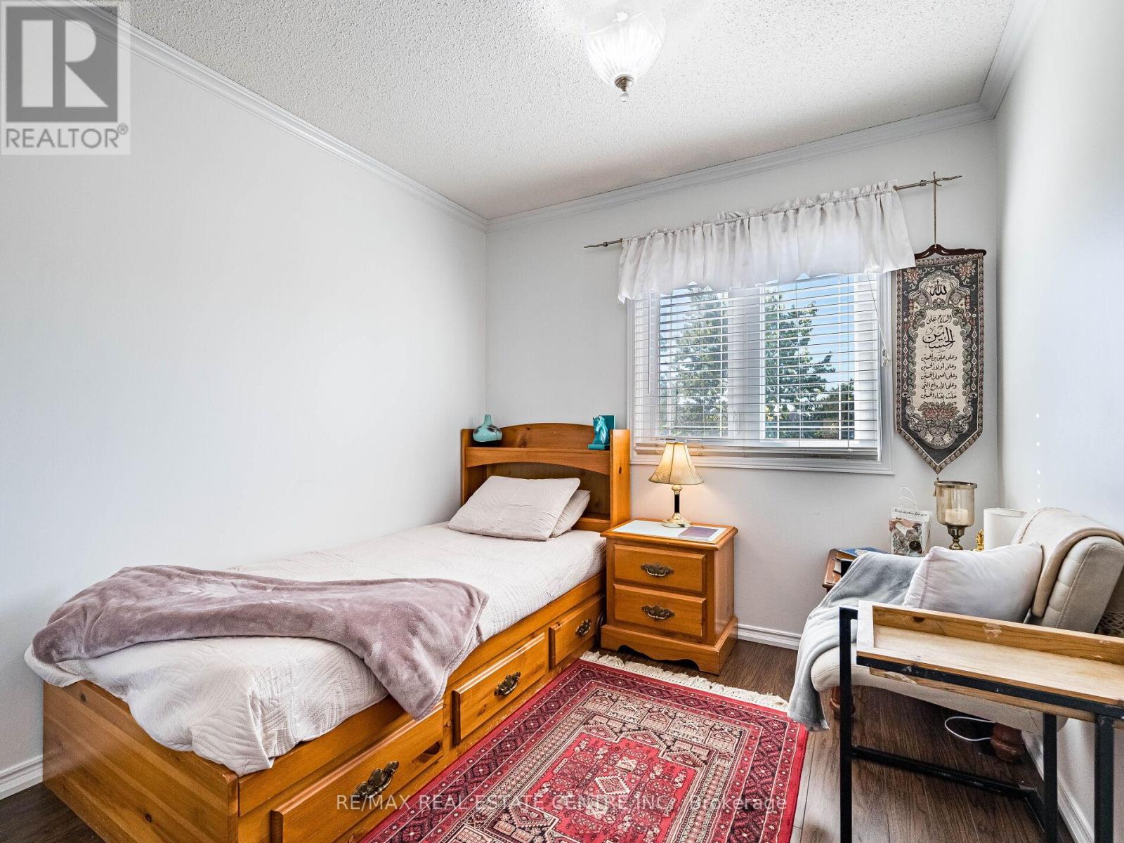 100 WHITE TAIL CRESCENT - 25
