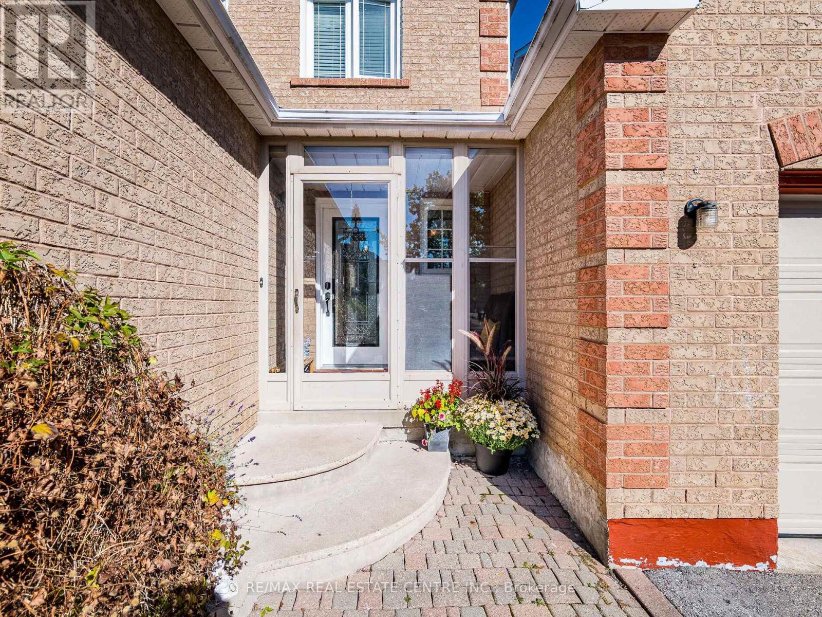 100 WHITE TAIL CRESCENT - 3