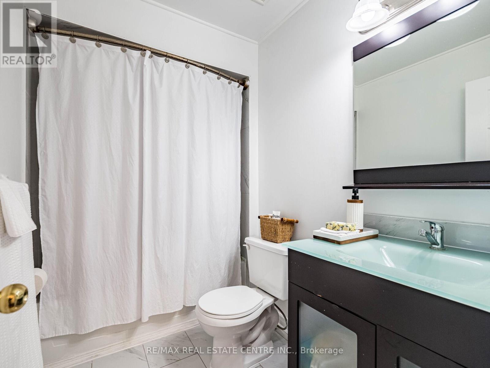 100 WHITE TAIL CRESCENT - 30