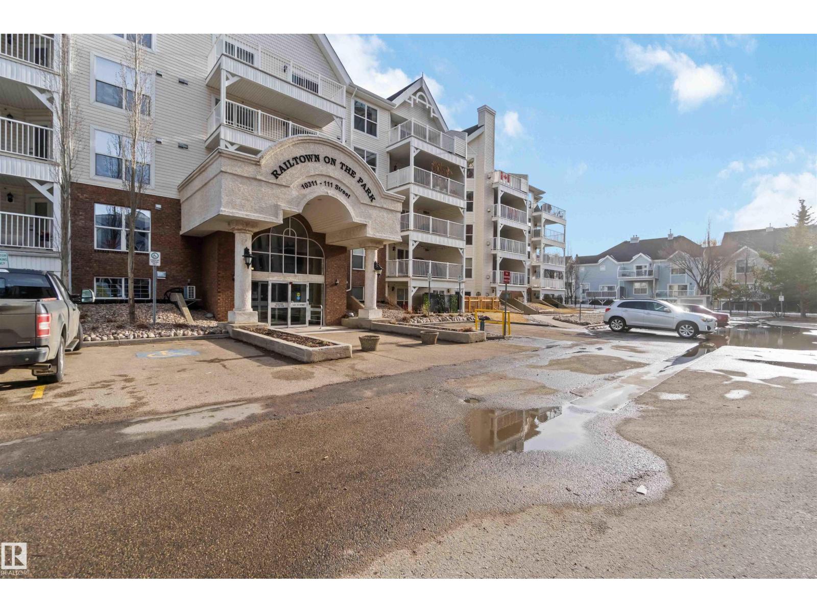 
          113 10311 111 Street NW
            <br/>
            <span>Edmonton</span>
            , 
            <span>AB</span>
             <span>T5K2Y8</span>
         - Photo 8