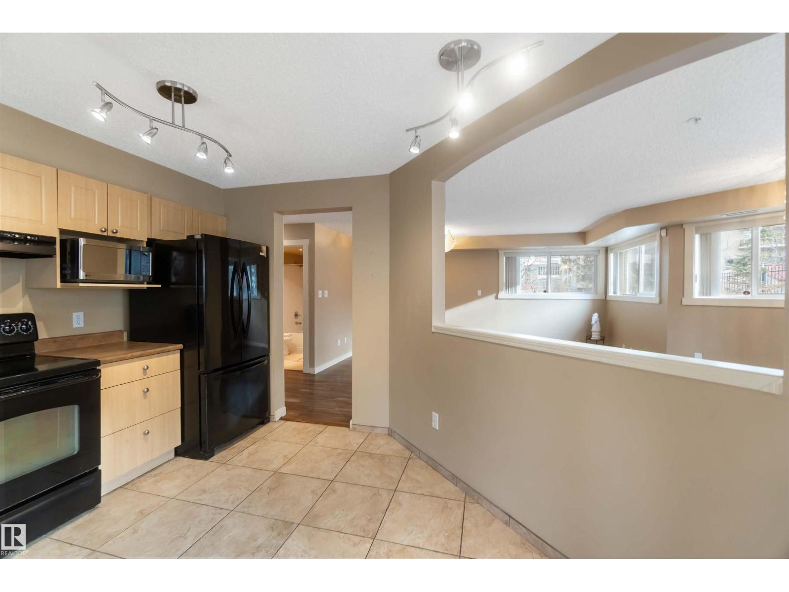 #113 10311 111 ST NW - 25