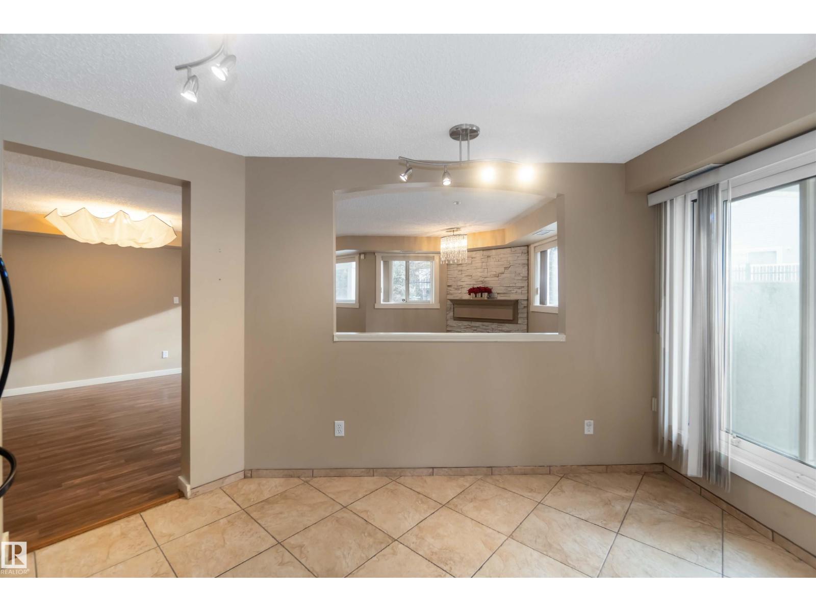 #113 10311 111 ST NW - 26