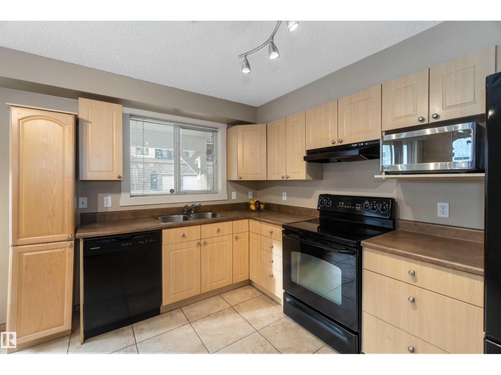 #113 10311 111 ST NW - 23