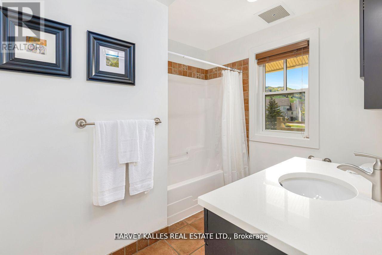 #211 115 FAIRWAY COURT - 16