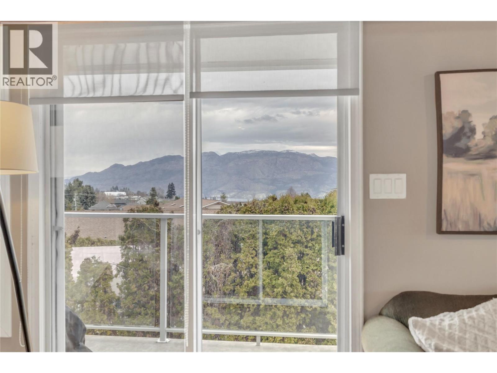 12203 Giants Head Road, Summerland