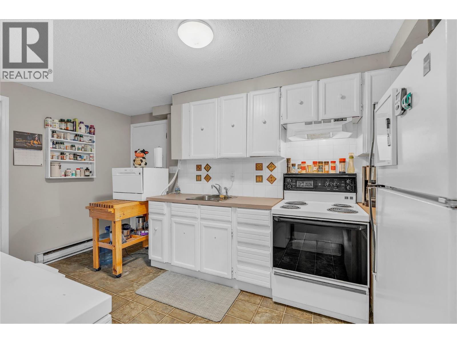 12203 Giants Head Road, Summerland