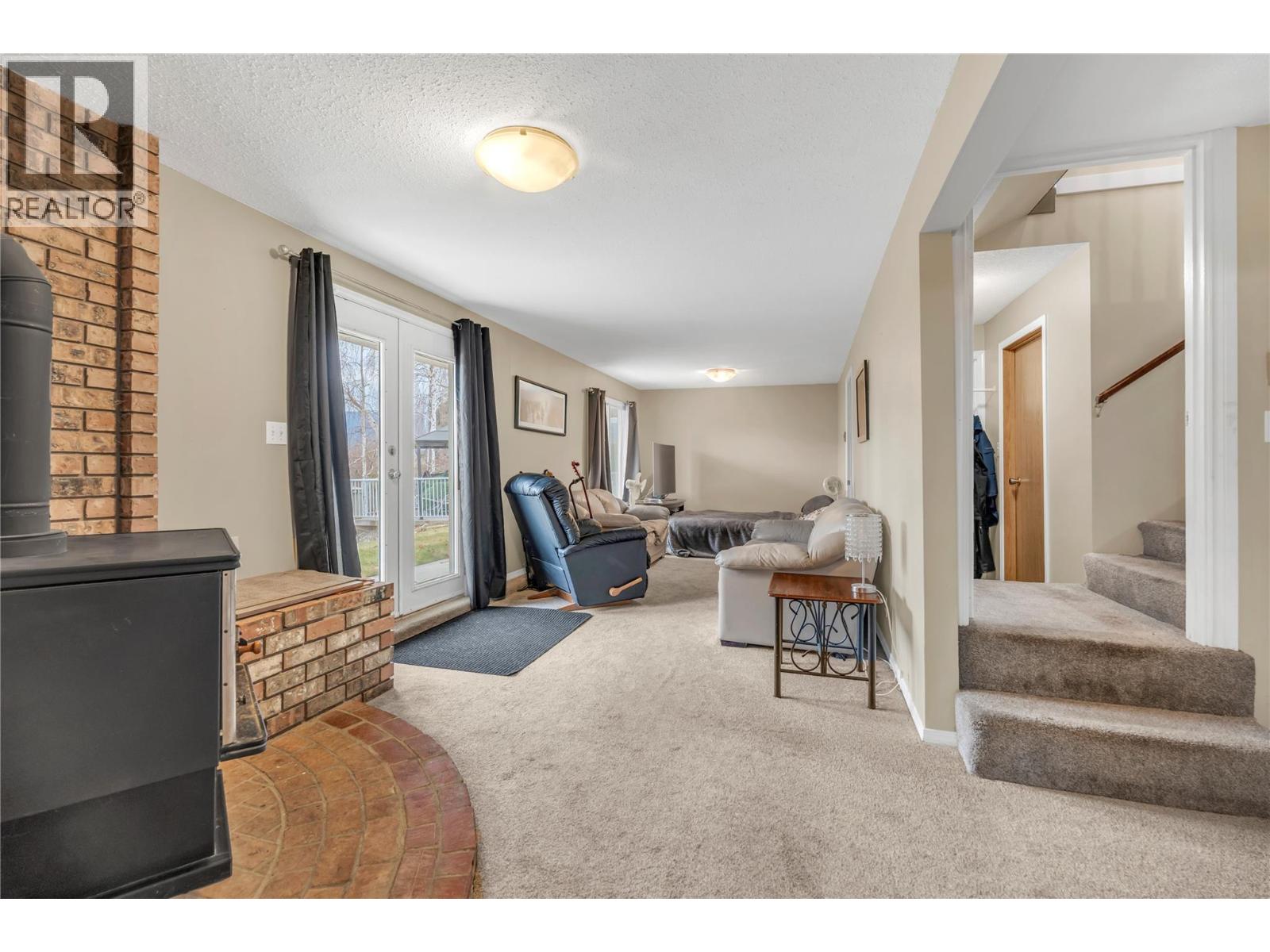 12203 Giants Head Road, Summerland