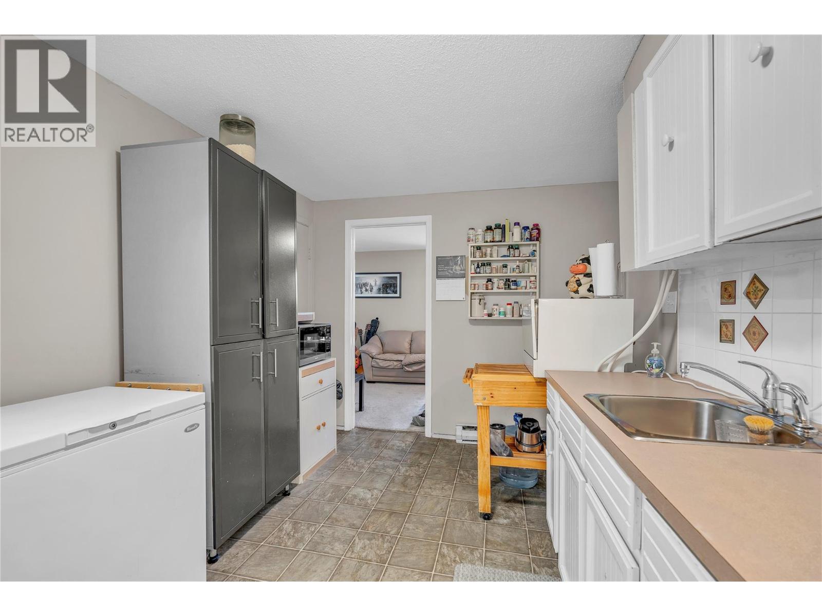 12203 Giants Head Road, Summerland