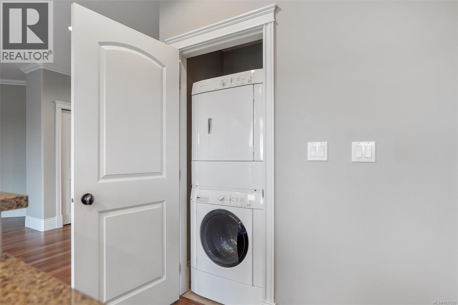 300 755 Goldstream Avenue, Langford